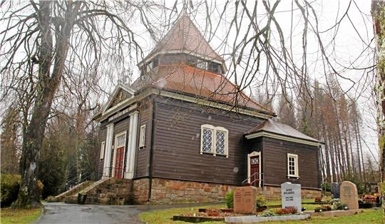 Aus der Nähe betrachtet sind die Verfallserscheinungen an der Braunlager Friedhofskapelle nicht zu übersehen. Jetzt soll das Gebäude umfassend saniert werden. Fotos: Nachtweyh
