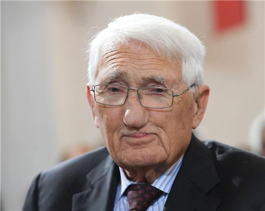«Aus der Perspektive eines Sieges um jeden Preis hat die Qualitätssteigerung unserer Waffenlieferungen eine Eigendynamik entwickelt», sagt der Soziologe und Philosoph Jürgen Habermas.