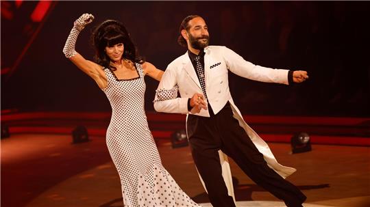 Aus gesundheitlichen Gründen ist Esther Schweins (l.) vorzeitig raus aus der Show. (Archivbild) 