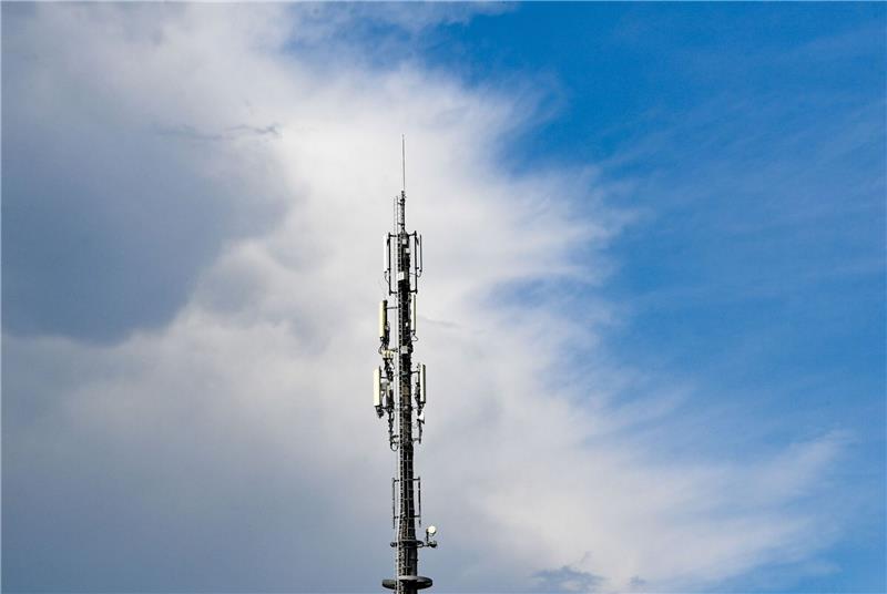 4G-Funklöcher: Netzbetreibern drohen Bußgelder Ausbaupflicht: Haben die Netzbetreiber Deutsche Telekom, Vodafone und Telefónica (O2) alle Zusagen eingehalten?