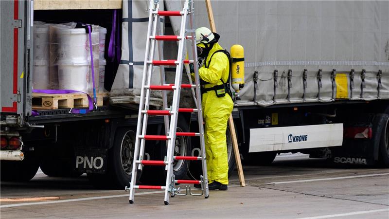 Auslaufende Flüssigkeit bei einem Lastwagen sorgte kurzzeitig für Aufregung.