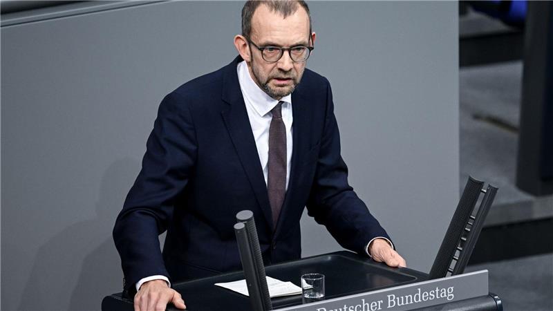 Ausschussvorsitzender Röwekamp fordert allgemeine Dienstpflicht. (Archivbild)