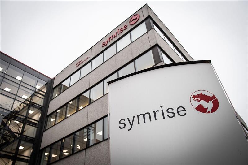 Symrise startet mit kräftigem Umsatzplus ins Jahr Außenansicht des Verwaltungsgebäudes der Symrise AG.