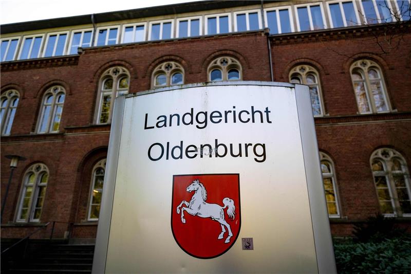 Prozess: Steinhoff-Bilanzen mit Scheingeschäften geschönt Außenansicht vom Landgericht Oldenburg.