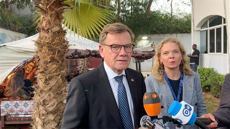 Wadephul in Nigeria: Warum Afrika wichtig ist Außenminister Johann Wadephul (CDU) äußert sich in der mauretanischen Hauptstadt Nouakchott beim Besuch eines UN-Projekts zur Extremismusprävention und Deradikalisierung.