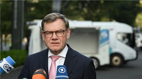 Außenminister Johann Wadephul (CDU) äußert sich zum Abschluss seines Besuchs in China auf eine Frage hin auch zu den Verhandlungen über eine Friedenslösung in der Ukraine.