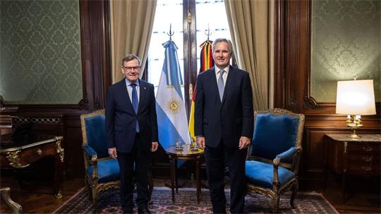 Außenminister Johann Wadephul (CDU, l.) beim Treffen mit seinem argentinischen Kollegen Pablo Quirno in der Hauptstadt Buenos Aires.