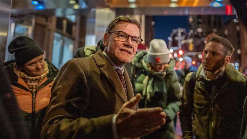 Außenminister Johann Wadephul (CDU) spricht nach einem Gespräch in New York mit dem Generalsekretär der Vereinten Nationen (UN), Guterres, mit Reportern. 