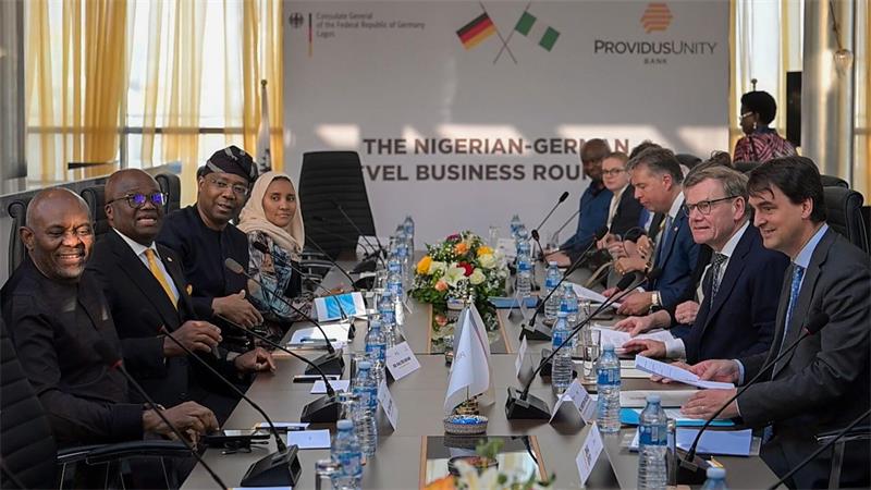 Wadephul in Nigeria: Warum Afrika wichtig ist Außenminister Johann Wadephul (CDU) trifft sich in der nigerianischen Wirtschaftsmetropole Lagos mit Vertretern der dortigen Wirtschaft.