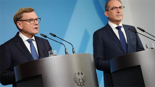 Außenminister Johann Wadephul (CDU) und Bundesinnenminister Alexander Dobrindt (CSU) sind sich sicher: Hinter dem gescheiterten Anschlag steckt Russland.