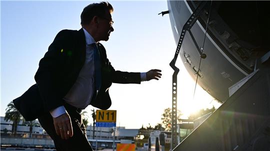 Außenminister Johann Wadephul steigt zum Ende eines Besuchs in Israel in einen A400M der Luftwaffe. 