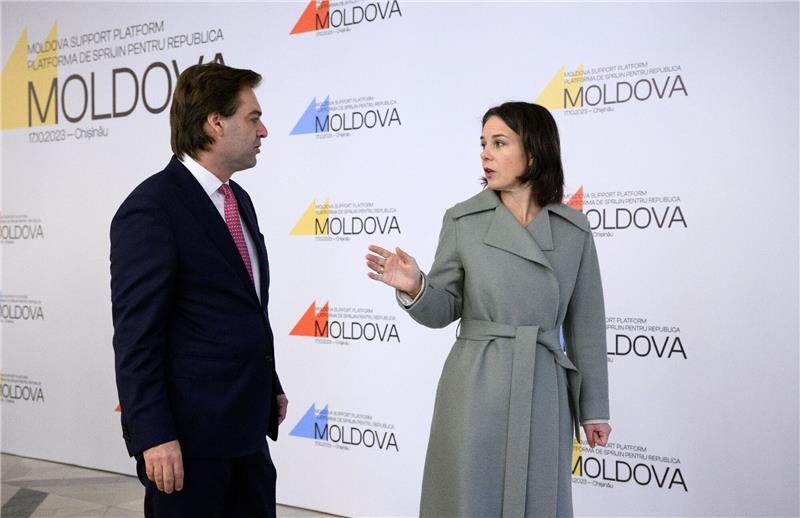 Baerbock: Stehen Schulter an Schulter mit Ukraine und Moldau Außenministerin Annalena Baerbock und ihr Amtskollege aus der Republik Moldau, Nicu Popescu, bei der Konferenz der Moldau-Unterstützungsplattform im Palast der Republik in Chisinau.