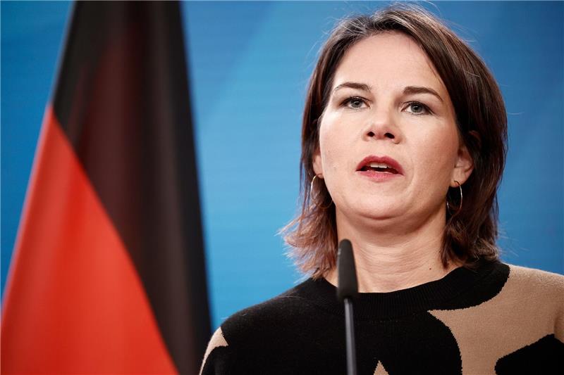Russische Bedrohung: Baerbock sagt Litauen Unterstützung zu Außenministerin Annalena Baerbock während einer Pressekonferenz mit ihrem litauischen Amtskollegen Gabrielius Landsbergis im Auswärtigen Amt.
