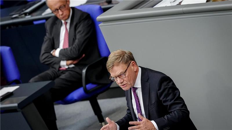 Wadephul: China erwartet kooperatives Selbstbewusstsein „Außenpolitik aus einem Guss“ zwischen Kanzleramt und Auswärtigem Amt: Außenminister Johann Wadephul zieht eine positive Zwischenbilanz der Zusammenarbeit mit Kanzler Friedrich Merz (beide CDU).