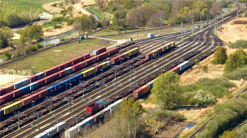 Außerdem soll der Bahnhof ein modernes elektronisches Stellwerk erhalten.