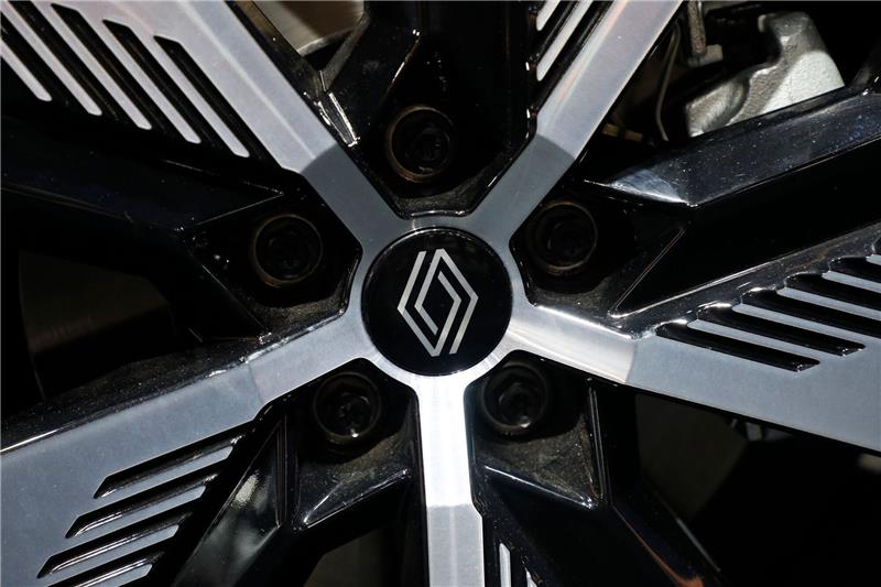 Renault: Hoher Verlust wegen Aufgabe des Russland-Geschäfts Autobauer Renault sieht sich damit als Nummer 3 beim Verkauf von E-Autos in Europa.