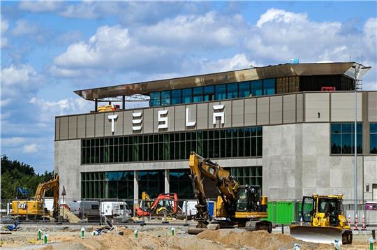 Autobauer Tesla will sein Werk in Grünheide erweitern - Umweltverbände haben Bedenken.