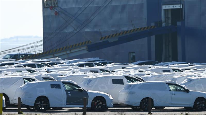 US-Autozölle in Kraft - Hersteller erwarten hohe Belastung Autoexporte in die USA werden durch neue Zölle erschwert. (Archivbild)