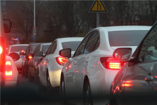 Autofahrer müssen auch an diesem langen Wochenende Geduld mitbringen. Symbolbild: Pixabay