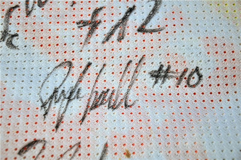 EHC-Trikot für 333 Euro versteigert Autogramm von Peter Lundmark