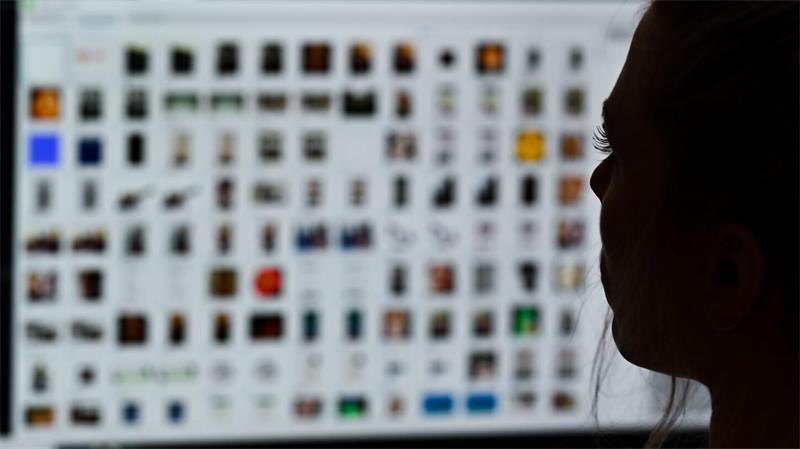 „Chatkontrolle“ - Scan-Erlaubnis nimmt Hürde im EU-Parlament Automatisierte Programme sollen Verdachtsfälle von Kindesmissbrauch zwar entdecken, ein Mensch muss sie vor der Weiterleitung an Ermittler aber verifizieren. (Symbolbild)