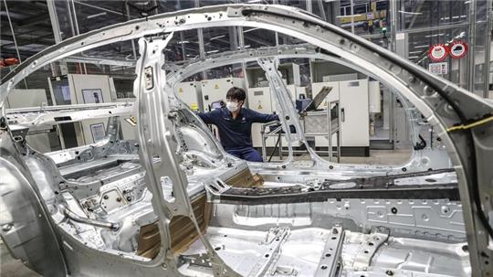 Autoproduktion im nordostchinesischen Shenyang. Laut dem Statitischen Bundesamt ist der chinesische Anteil an den Importen reiner Elektroautos zuletzt deutlich gestiegen.