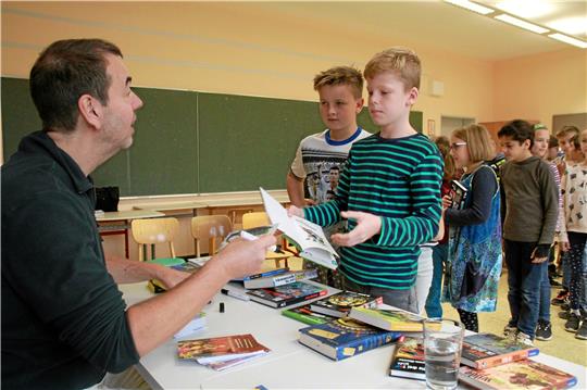 Autor Boris Pfeiffer ist 2018 zur Jugendbuchwoche unter anderem an der Gerhart-Hauptmann-Schule zu Gast – dieses Jahr ist er wieder mit dabei. Archivfoto: Potthast