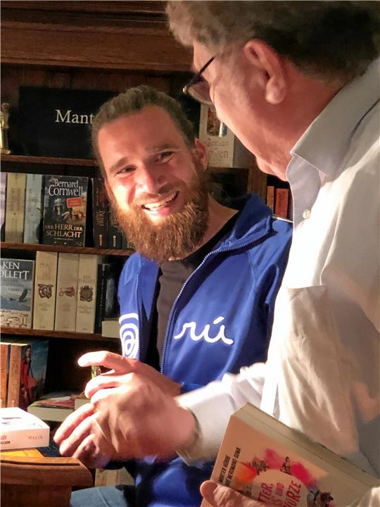 Autor Morten Hübbe im Gespräch mit den Gästen der Lesung. Foto: S.Weber