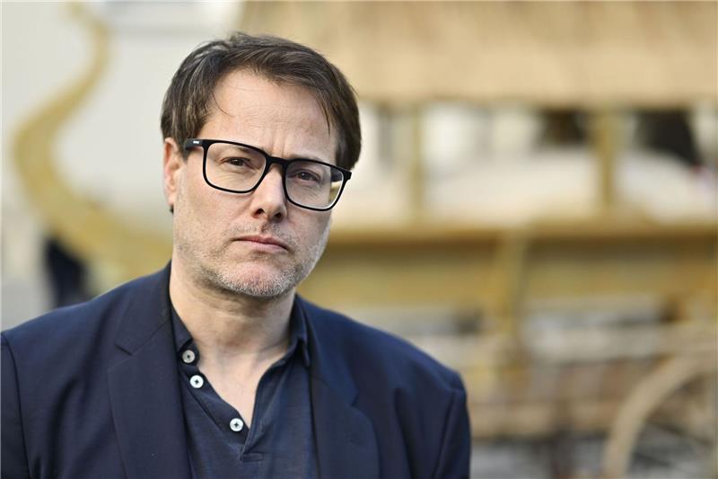 Wiener Festwochen laden Currentzis nach Ukraine-Protest aus Autor, Regisseur und Theaterchef Milo Rau ist Intendant der Wiener Festwochen.
