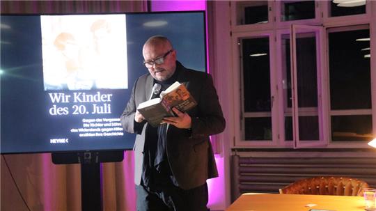 Autor Tim Pröse liest im Kulturmarktplatz aus seinem Buch "Wir Kinder des 20. Juli".