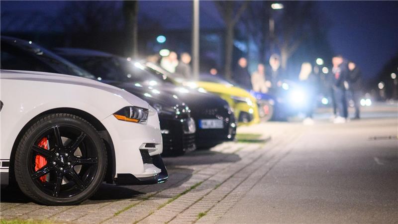 Autotuner nutzten auch in Niedersachsen den „Car-Freitag“ für Treffen. (Archivbild)