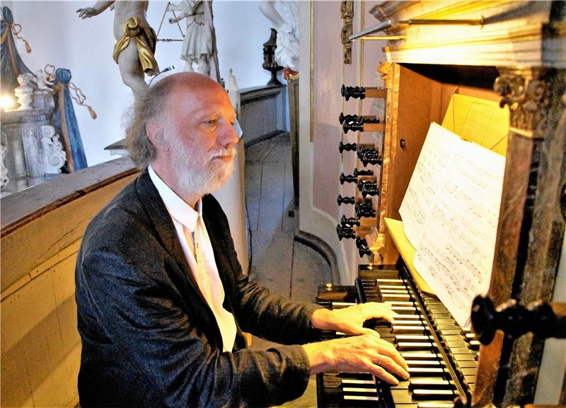 Axel Fischer begeistert an der Treutmann-Orgel Axel Fischer aus Lüchow bringt in seinem Konzert an der Grauhöfer Treutmann-Orgel die Facetten des Instruments zur Geltung. Foto: Dürich