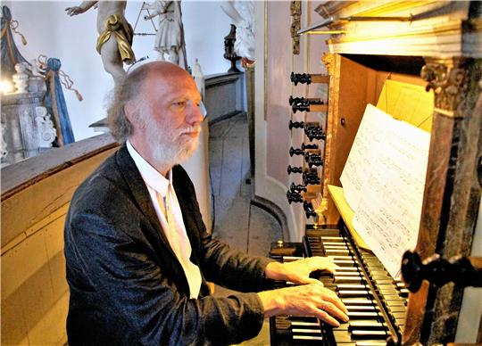 Axel Fischer aus Lüchow bringt in seinem Konzert an der Grauhöfer Treutmann-Orgel die Facetten des Instruments zur Geltung.  Foto: Dürich