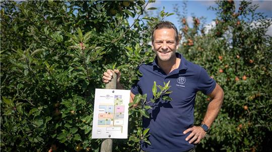 Axel Schuback öffnete Anfang der 2000er Jahre seine Plantage für Patenschaften.