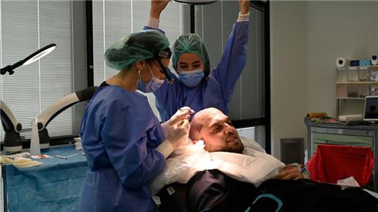 Aydin Kesti ist in die Türkei gereist, um sich einer Haartransplantation zu unterziehen.