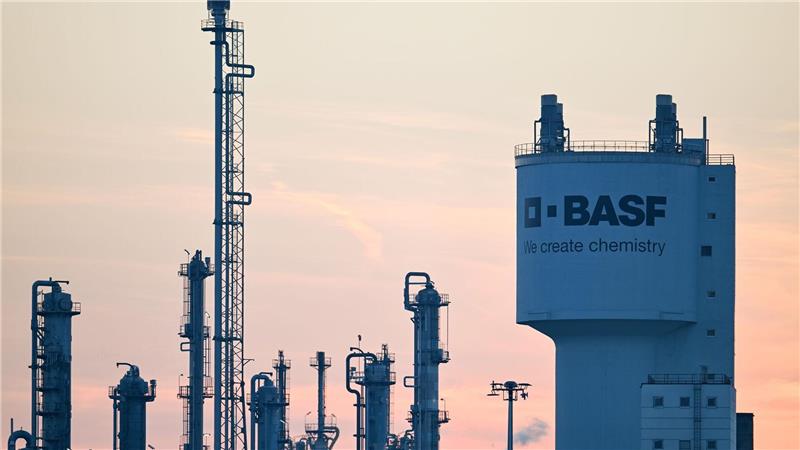 BASF verschärft Sparkurs - bereits 4.800 Stellen gestrichen BASF investiert in Chima. (Archivbild)