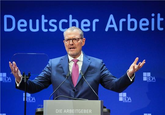BDA-Präsident Rainer Dulger spricht von einer schwierigen ökonomischen Lage.