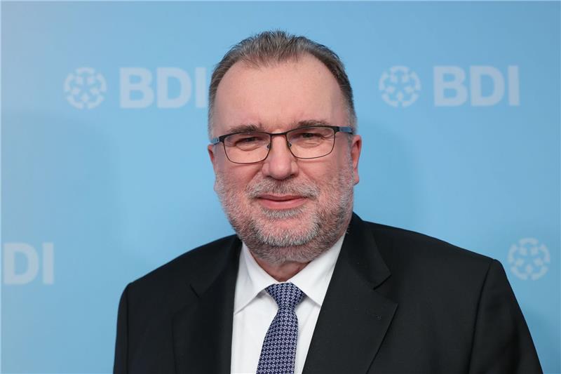 BDI-Präsident lobt Viessmann-Deal mit Carrier Global BDI-Präsident Siegfried Russwurm: «Dass Amerikaner viele Milliarden Euro in eine innovative mittelständische Firma bei uns investieren, zeigt die Klasse von Technik und Unternehmen in Deutschland.»