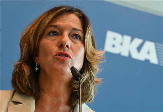 BKA-Vizepräsidentin Martina Link stellte im Bundeskriminalamt das «Bundeslagebild Cybercrime 2022» vor.