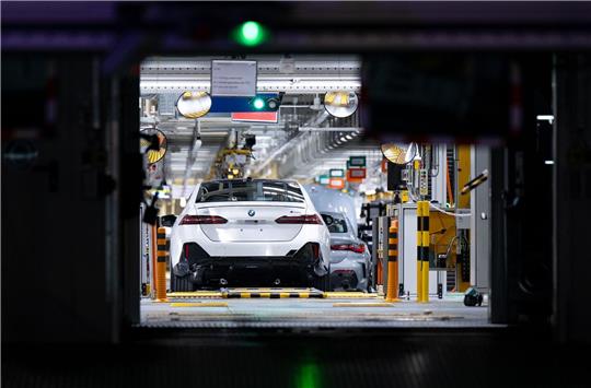 BMW will in Straßkirchen jährlich rund 600.000 Hochvoltakkus montieren, die dann in Dingolfing, Regensburg und München in die Elektroautos eingebaut werden.