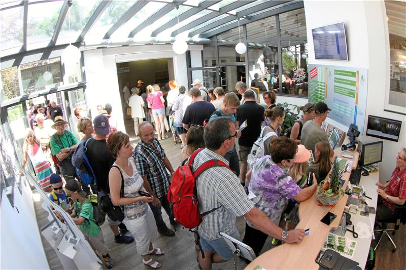 Bad Harzburg erlebt seit einigen Jahren auch durch den Baumwipfelpfad einen Andrang an Gästen – aber die Hoteliers und Gastronomen beklagen, dass der sich nicht im gleichen Maße in ihren Häusern niederschlägt. Kann besseres Marketing helfen? Sie sagen „ja“.  Fotos. GZ-Archiv