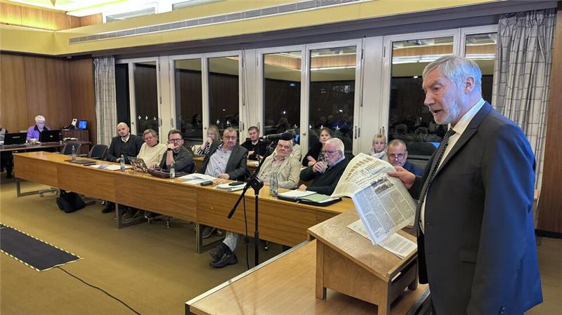 Bad Harzburgs Rat beschließt Minus-Haushalt und übt Kritik Bad Harzburgs Bürgermeister Ralf Abrahms (r.) wird „Angst und Bange“, wenn er an die Bundestagswahl denkt. Er prophezeit „ganz, ganz bittere Zeiten“.