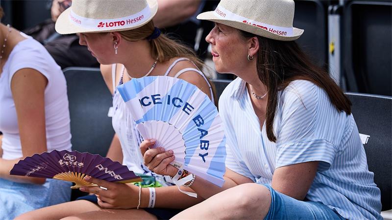 Bad Homburg: Handfächer auf den Rängen – Hitze begleitet das WTA-Match Lys gegen Navarro