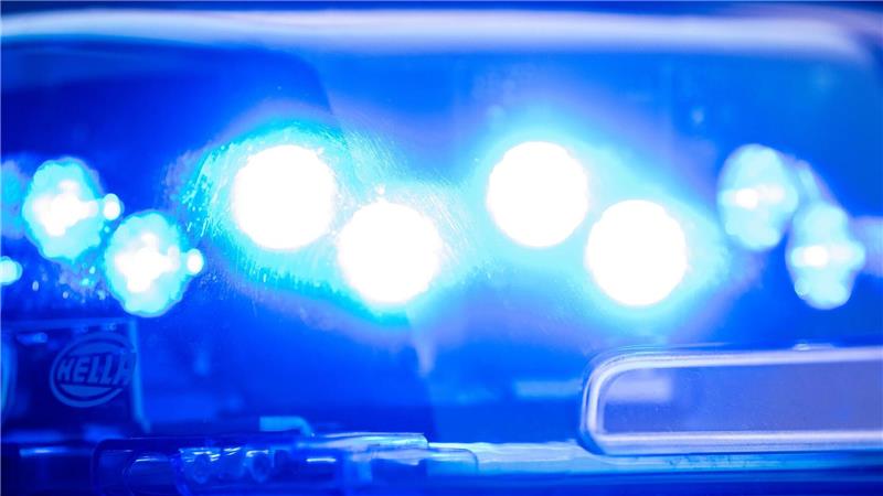 48-Jähriger stirbt im Achterdieksee Badegäste alarmieren die Polizei - doch für einen Mann kommt jede Hilfe zu spät. (Symbolbild)