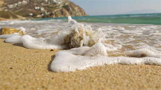 Baden in Meer und Seen ist mit Ausnahmen weitgehend sicher   