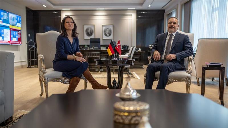 USA: Gespräche mit Syriens neuen Machthabern positiv Baerbock spricht in Ankara über die Lage in Syrien.