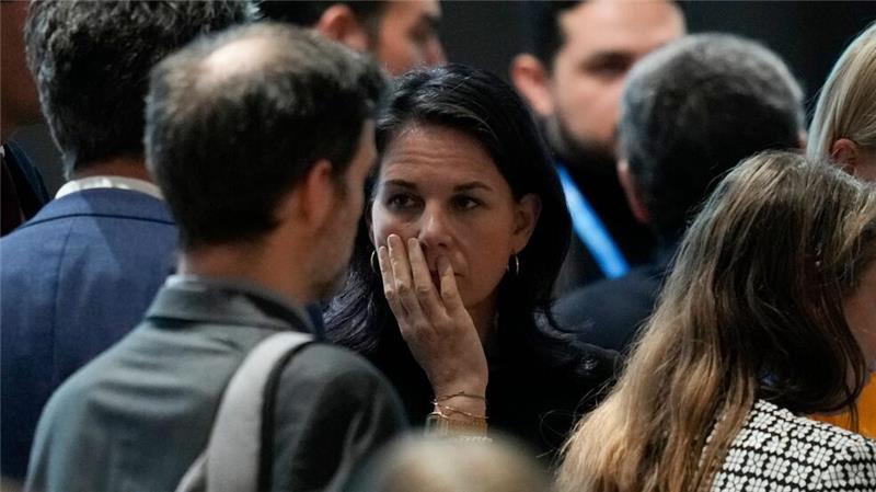 Verrat oder Fortschritt? Klimagipfel endet nach Verlängerung Baerbock übte zum Ende der Klimakonferenz scharfe Kritik an Blockierer-Staaten.