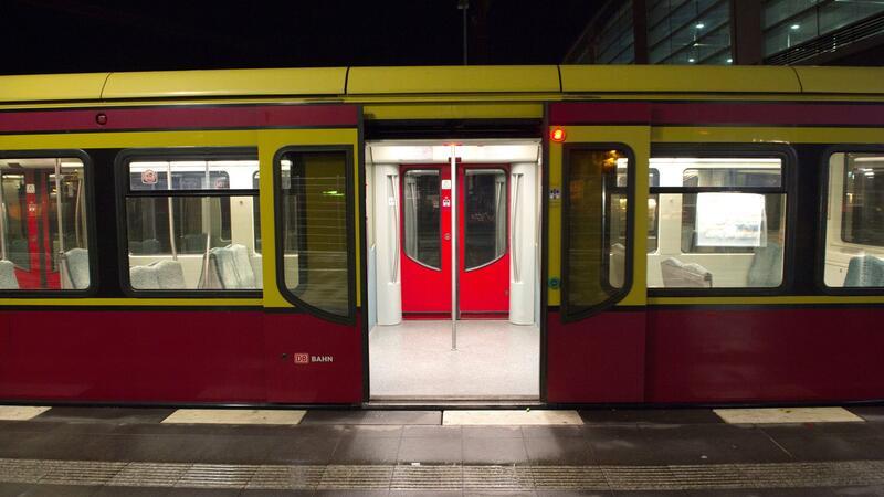 7 Fakten, mit denen Menschen ihr Verhalten wirklich ändern Bahn statt Auto: Um langfristig unser Verhalten zu ändern, brauchen wir stabile Gewohnheiten.