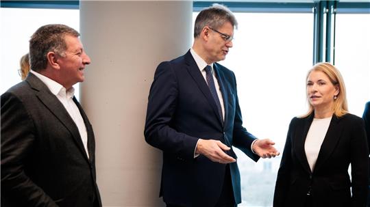 Bahnchefin Evelyn Palla lud zum Sicherheitsgipfel nach Berlin.