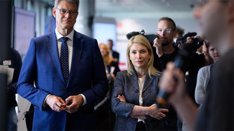 Managementproblem? - Bahn-Konzept Vollsperrung in der Kritik Bahnchefin Evelyn Palla und Verkehrsminister Patrick Schnieder haben das Konzept der Generalsanierungen von ihren Vorgängern übernommen. Zuletzt kündigten sie an, dass das Konzept auf den Prüfstand gestellt wird. Komplett verwerfen wollen sie es nicht. (Archivbild)